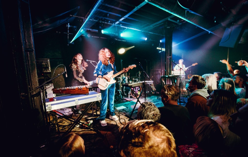 LIVE: Let’s Eat Grandma (Yes&nbsp;Manchester)